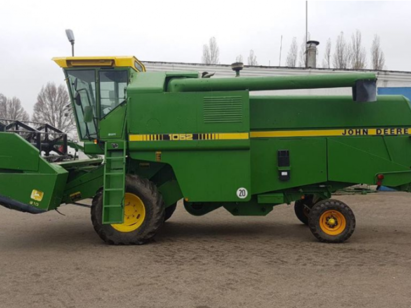 Oldtimer-Mähdrescher des Typs John Deere 1052, Neumaschine in Ковель (Bild 1)