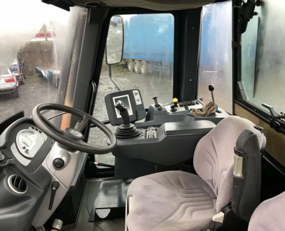 Oldtimer-Traktor des Typs JCB Fastrac 3230, Neumaschine in Ковель (Bild 5)