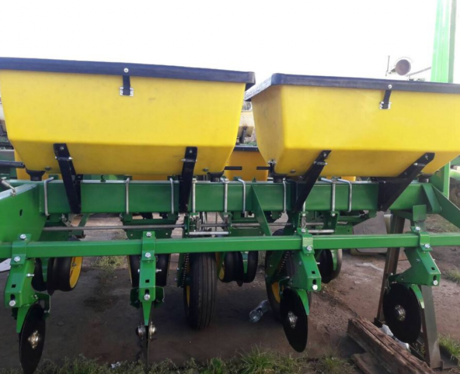 Gareeggenfelder des Typs John Deere 7000,  in Суми (Bild 4)