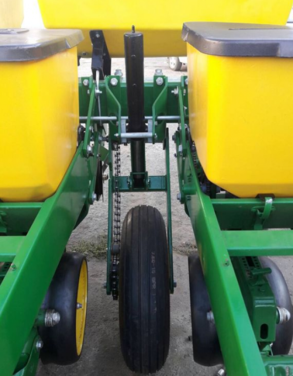 Gareeggenfelder des Typs John Deere 7000,  in Суми (Bild 5)