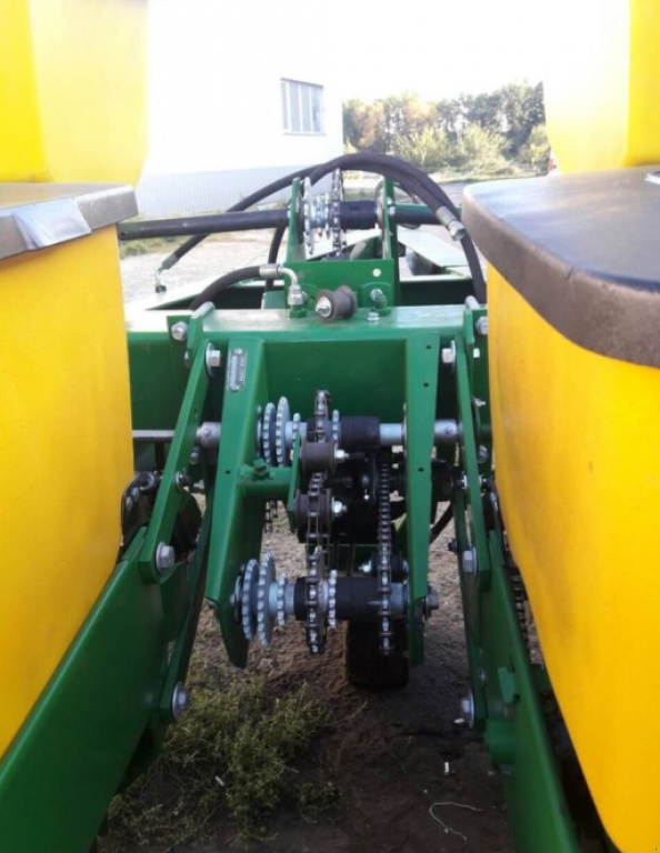 Gareeggenfelder des Typs John Deere 7000,  in Суми (Bild 6)