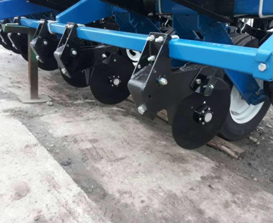 Gareeggenfelder des Typs Kinze 2000,  in Суми (Bild 5)