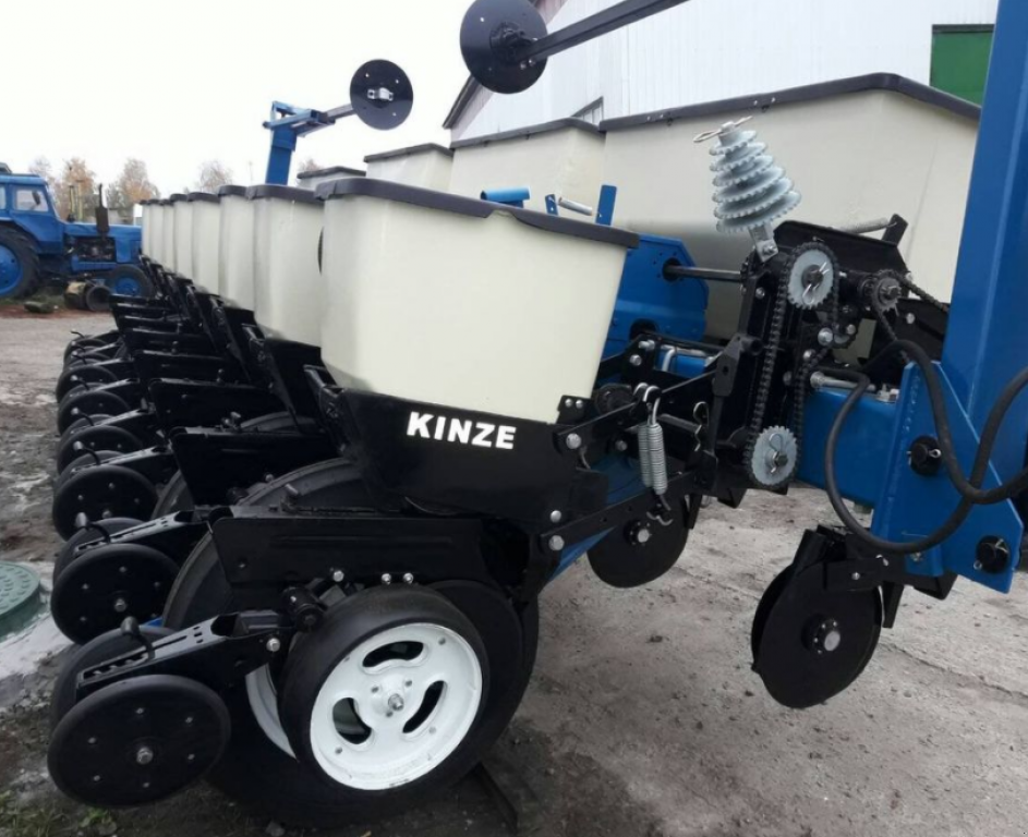 Gareeggenfelder des Typs Kinze 2000,  in Суми (Bild 9)