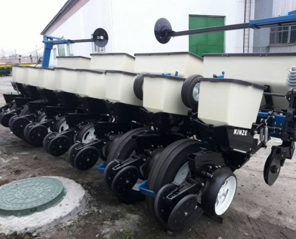 Gareeggenfelder des Typs Kinze 2000,  in Суми (Bild 8)