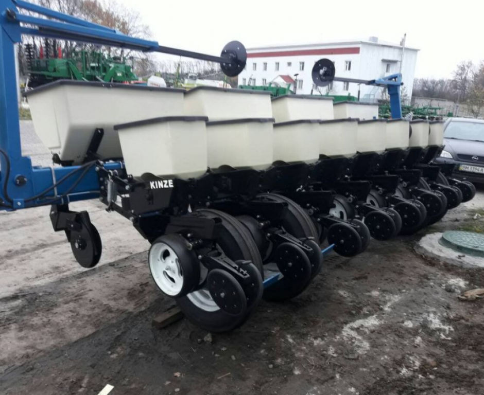 Gareeggenfelder des Typs Kinze 2000,  in Суми (Bild 3)