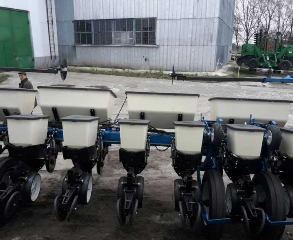 Gareeggenfelder des Typs Kinze 2000,  in Суми (Bild 7)