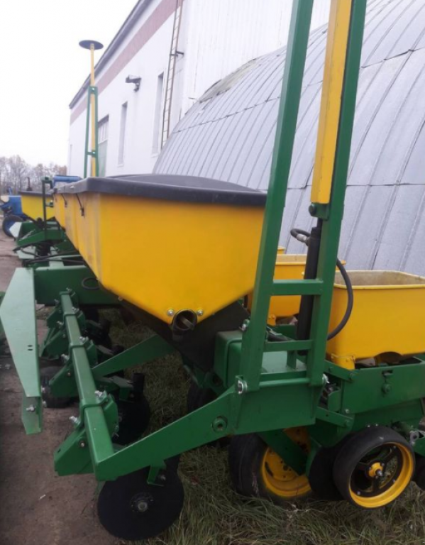 Gareeggenfelder des Typs John Deere 7000/8,  in Суми (Bild 7)