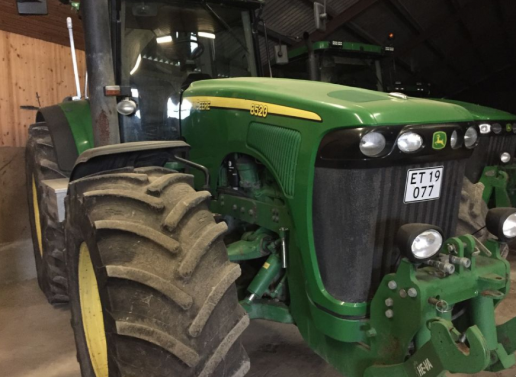 Oldtimer-Traktor des Typs John Deere 8520, Neumaschine in Житомир (Bild 1)