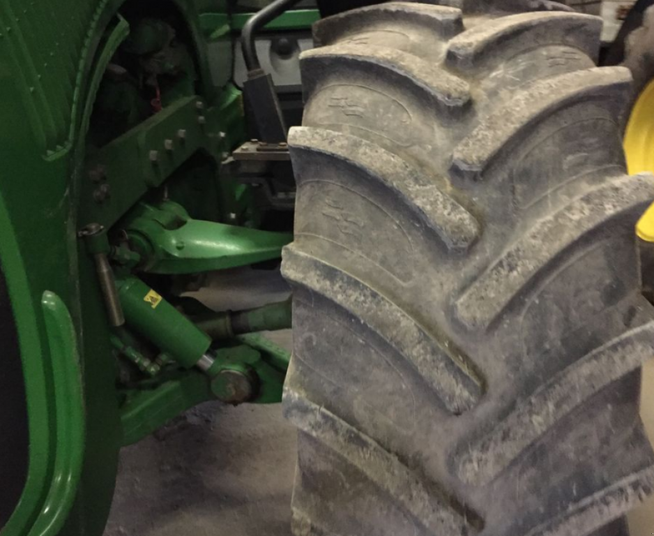 Oldtimer-Traktor des Typs John Deere 8520, Neumaschine in Житомир (Bild 4)