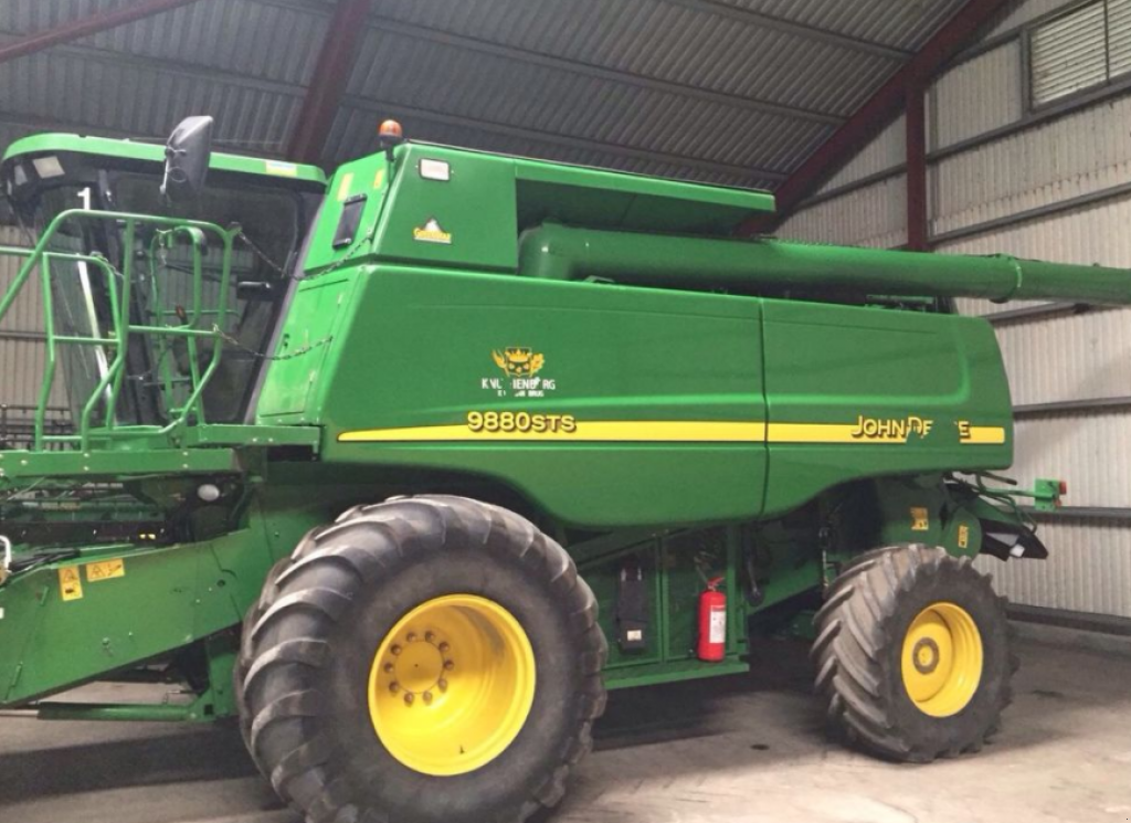 Oldtimer-Mähdrescher des Typs John Deere 9880 STS, Neumaschine in Житомир (Bild 1)