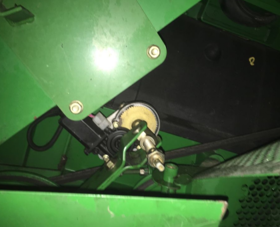 Oldtimer-Mähdrescher des Typs John Deere 9880 STS, Neumaschine in Житомир (Bild 10)