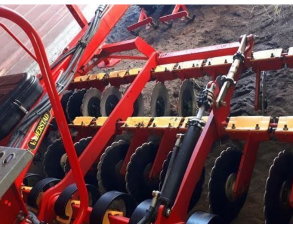 Direktsaatmaschine des Typs Väderstad Rapid 400C,  in Київ (Bild 6)