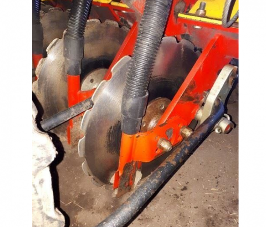 Direktsaatmaschine des Typs Väderstad Rapid 400C,  in Київ (Bild 3)