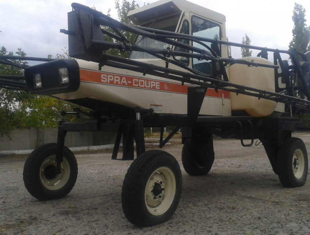 Selbstfahrspritze des Typs SPRA COUPE Melroe 220,  in Сливине (Bild 2)