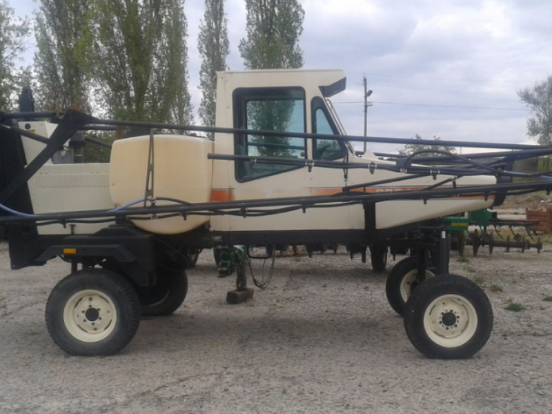 Selbstfahrspritze des Typs SPRA COUPE Melroe 220,  in Сливине (Bild 1)