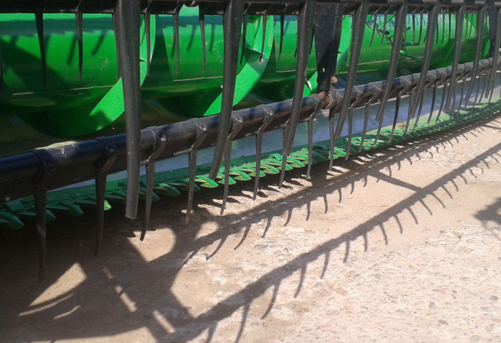 Schneidwerk des Typs John Deere 925F,  in Сливине (Bild 6)