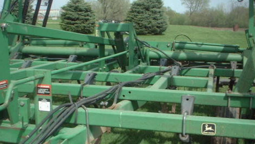 Kartoffelpflegetechnik des Typs John Deere 980,  in Сливине (Bild 4)