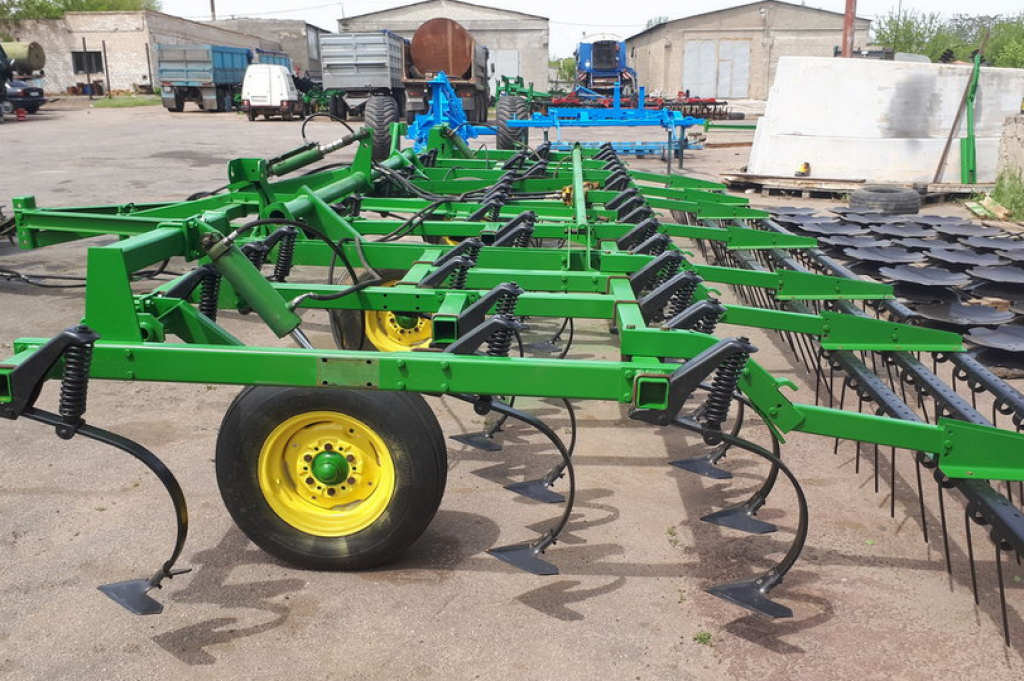 Kartoffelpflegetechnik des Typs John Deere 1000,  in Сливине (Bild 2)