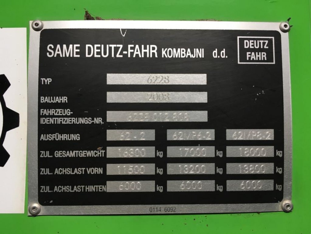 Oldtimer-Mähdrescher des Typs Same Deutz Fahr 5690 HTS, Neumaschine in Га́йворон  (Bild 10)