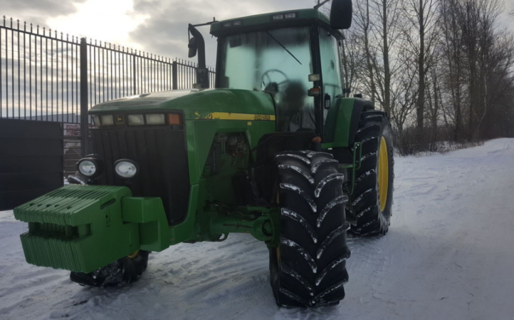 Oldtimer-Traktor des Typs John Deere 8100, Neumaschine in Тернопіль (Bild 3)