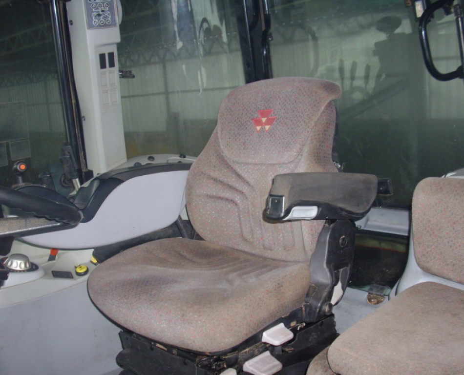 Oldtimer-Traktor des Typs Massey Ferguson 6499, Neumaschine in Мелітополь (Bild 3)