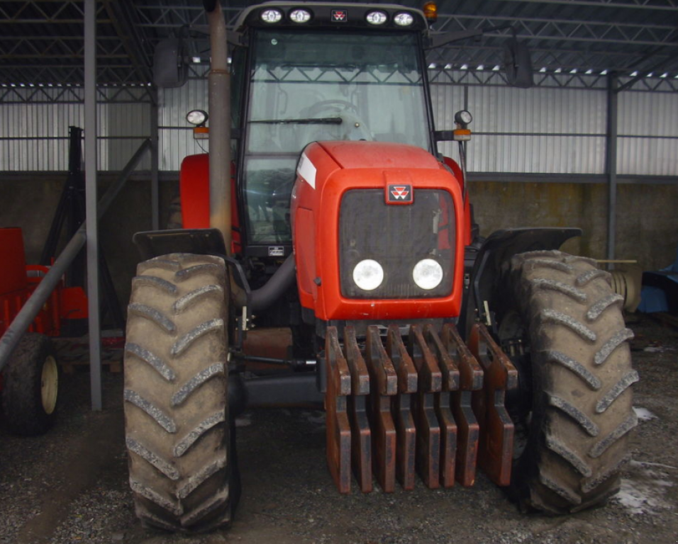 Oldtimer-Traktor des Typs Massey Ferguson 6499, Neumaschine in Мелітополь (Bild 2)