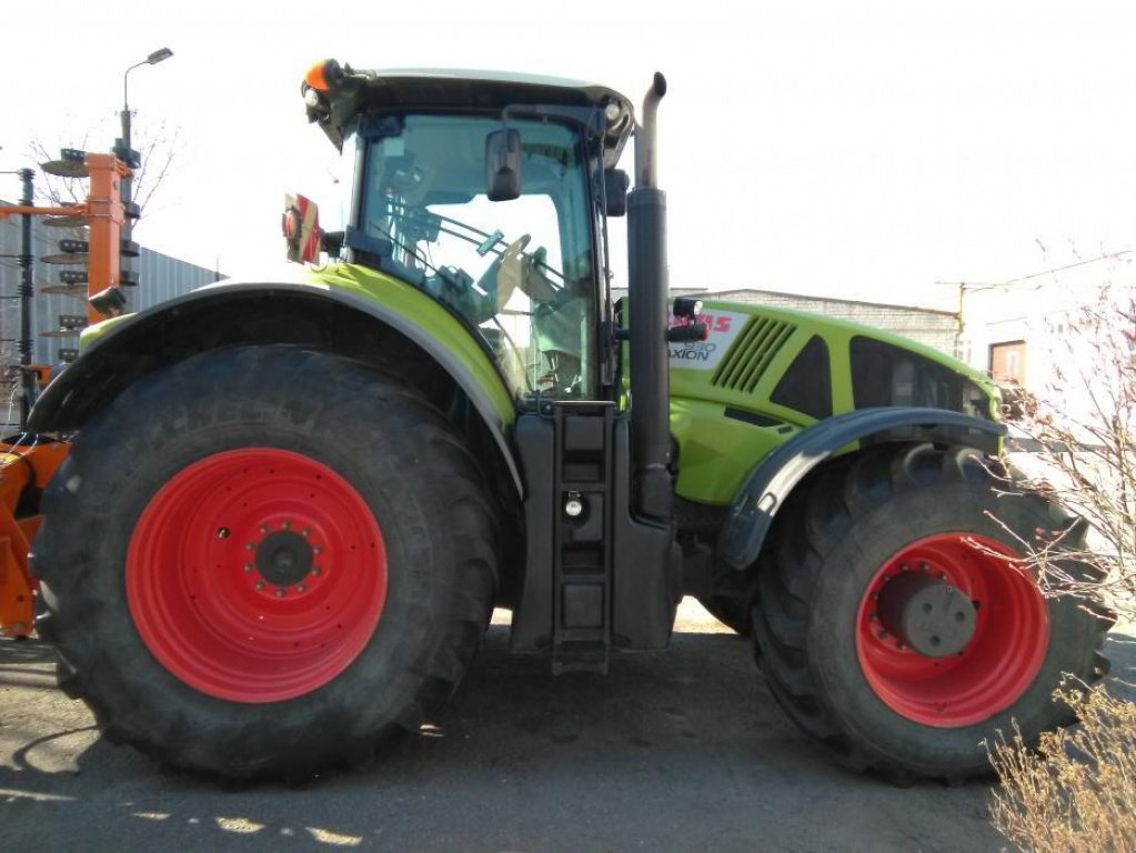 Oldtimer-Traktor des Typs CLAAS Axion 930, Neumaschine in Хмельницький (Bild 2)
