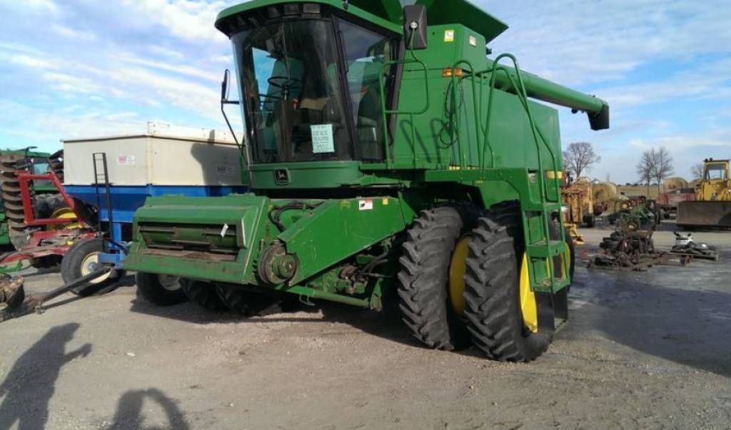 Oldtimer-Mähdrescher des Typs John Deere 9600, Neumaschine in Кіровоград (Bild 5)