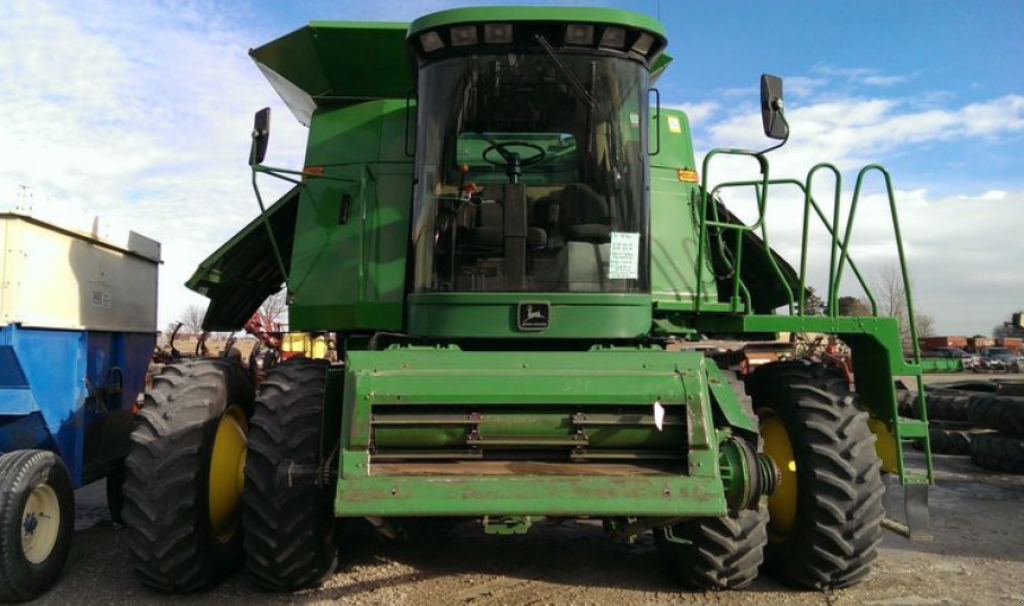 Oldtimer-Mähdrescher des Typs John Deere 9600, Neumaschine in Кіровоград (Bild 7)