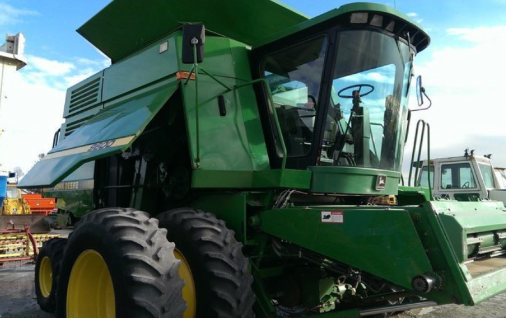 Oldtimer-Mähdrescher des Typs John Deere 9600, Neumaschine in Кіровоград (Bild 1)