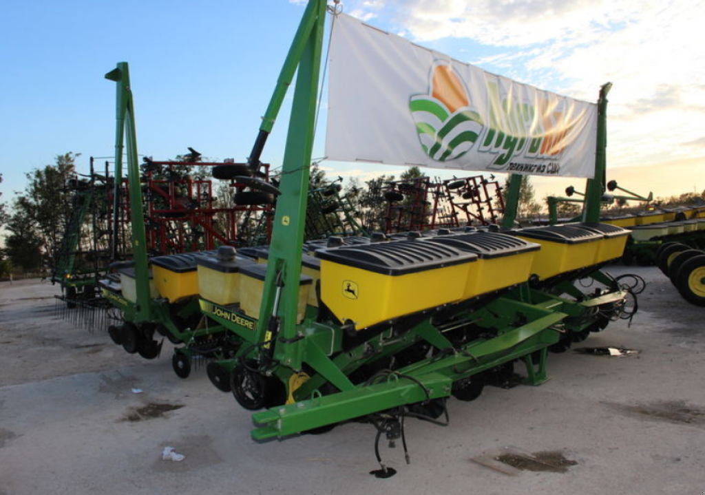 Direktsaatmaschine des Typs John Deere 7000,  in Кіровоград (Bild 5)