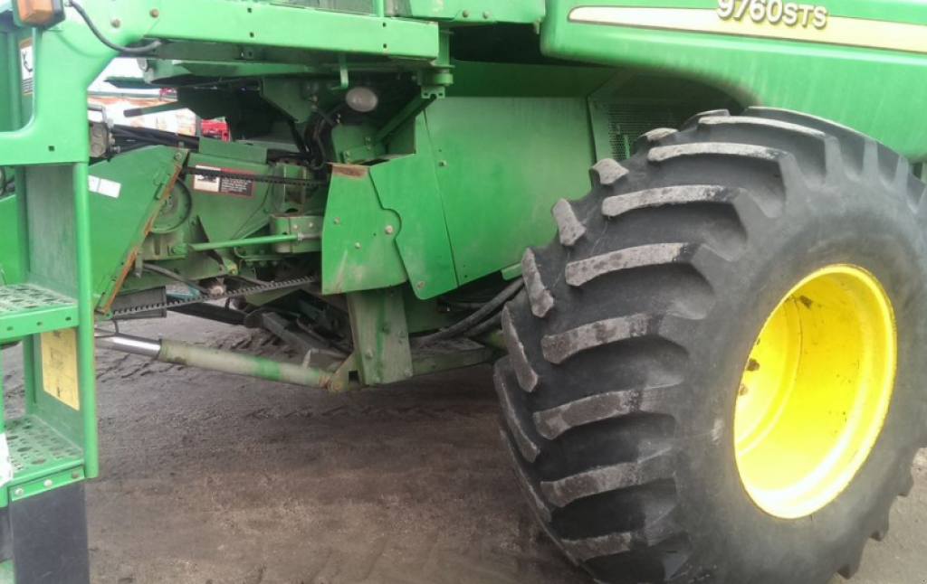Oldtimer-Mähdrescher des Typs John Deere 9760 STS, Neumaschine in Кіровоград (Bild 3)