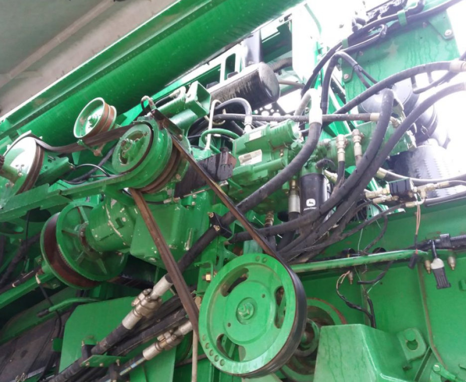 Oldtimer-Mähdrescher des Typs John Deere 9760 STS, Neumaschine in Кіровоград (Bild 8)
