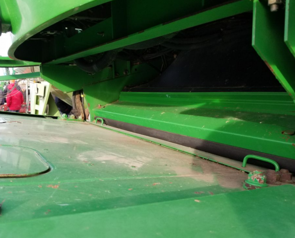 Oldtimer-Mähdrescher des Typs John Deere 9750 STS, Neumaschine in Кіровоград (Bild 2)