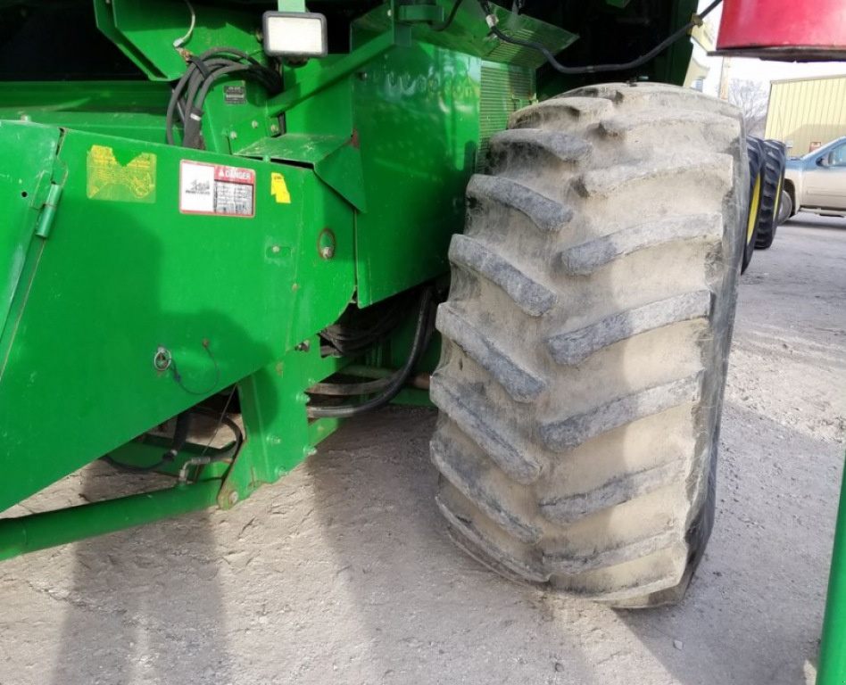 Oldtimer-Mähdrescher des Typs John Deere 9750 STS, Neumaschine in Кіровоград (Bild 4)