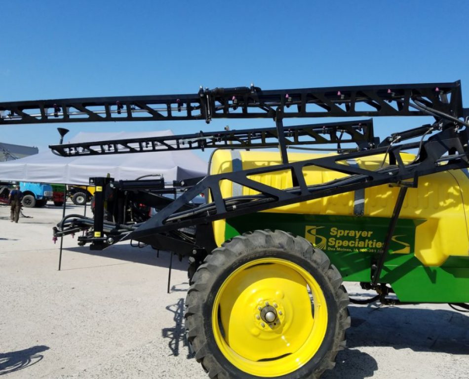 Weinbauspritze des Typs John Deere VLU 1000,  in Кіровоград (Bild 2)