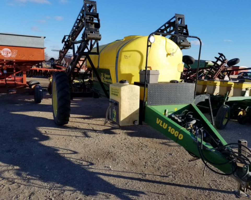 Weinbauspritze des Typs John Deere VLU 1000,  in Кіровоград (Bild 1)