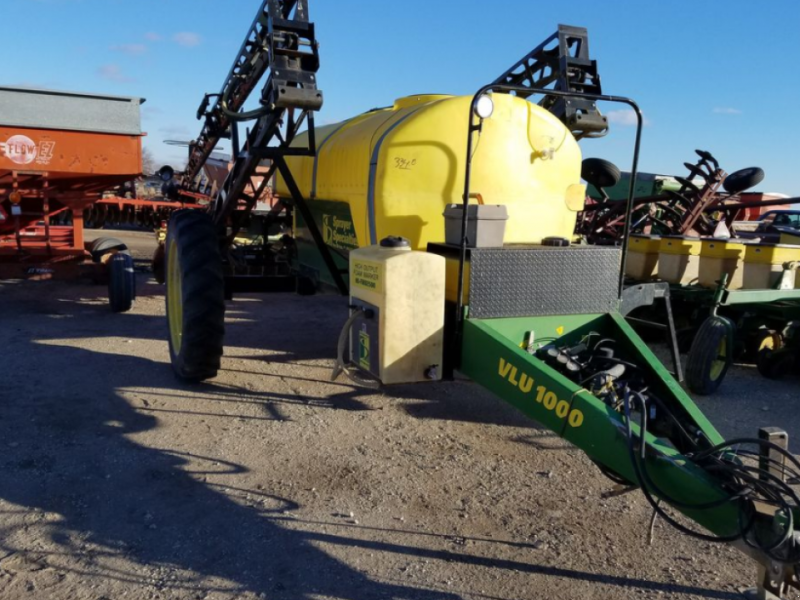 Weinbauspritze des Typs John Deere VLU 1000,  in Кіровоград (Bild 1)