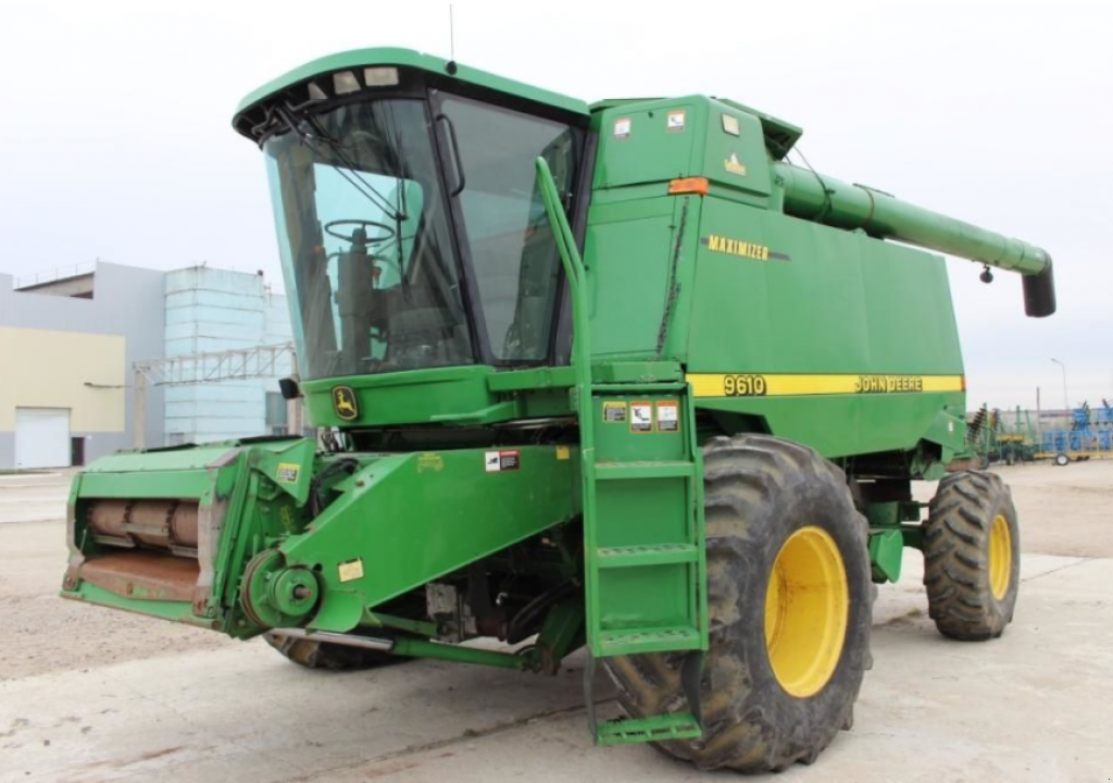 Oldtimer-Mähdrescher des Typs John Deere 9610, Neumaschine in Кіровоград (Bild 3)