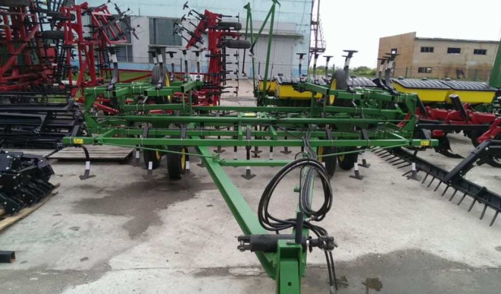 Kartoffelpflegetechnik des Typs John Deere 1010,  in Кіровоград (Bild 3)