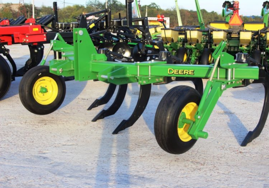 Spatenpflug des Typs John Deere 910,  in Кіровоград (Bild 1)