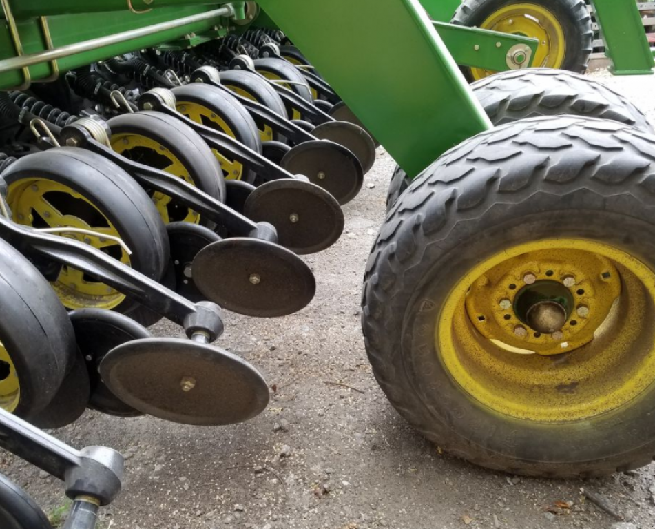 Direktsaatmaschine des Typs John Deere 1590,  in Кіровоград (Bild 5)