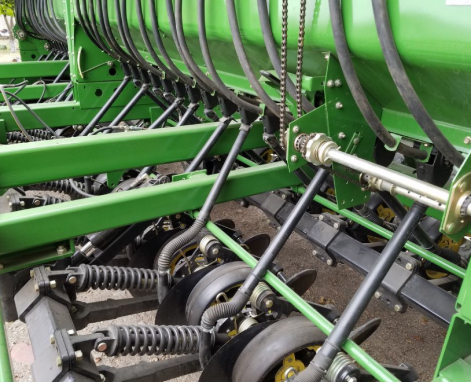 Direktsaatmaschine des Typs John Deere 1590,  in Кіровоград (Bild 7)