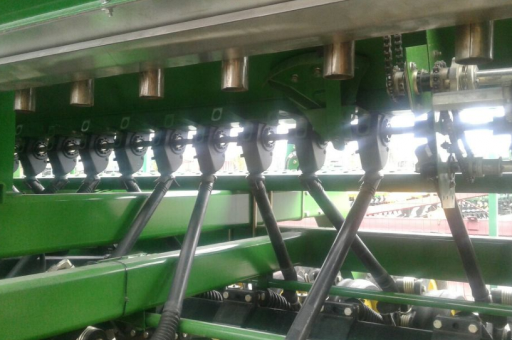 Direktsaatmaschine des Typs John Deere 1590,  in Кіровоград (Bild 9)