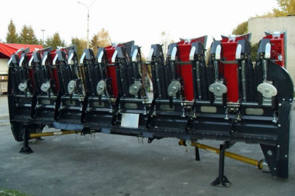 Maispflückvorsatz des Typs Dominoni S978B,  in Кам'янка (Bild 1)