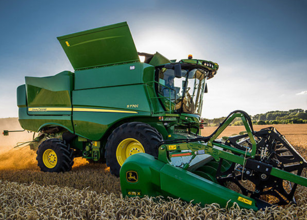 Oldtimer-Mähdrescher des Typs John Deere S770i,  in Кам'янка (Bild 1)