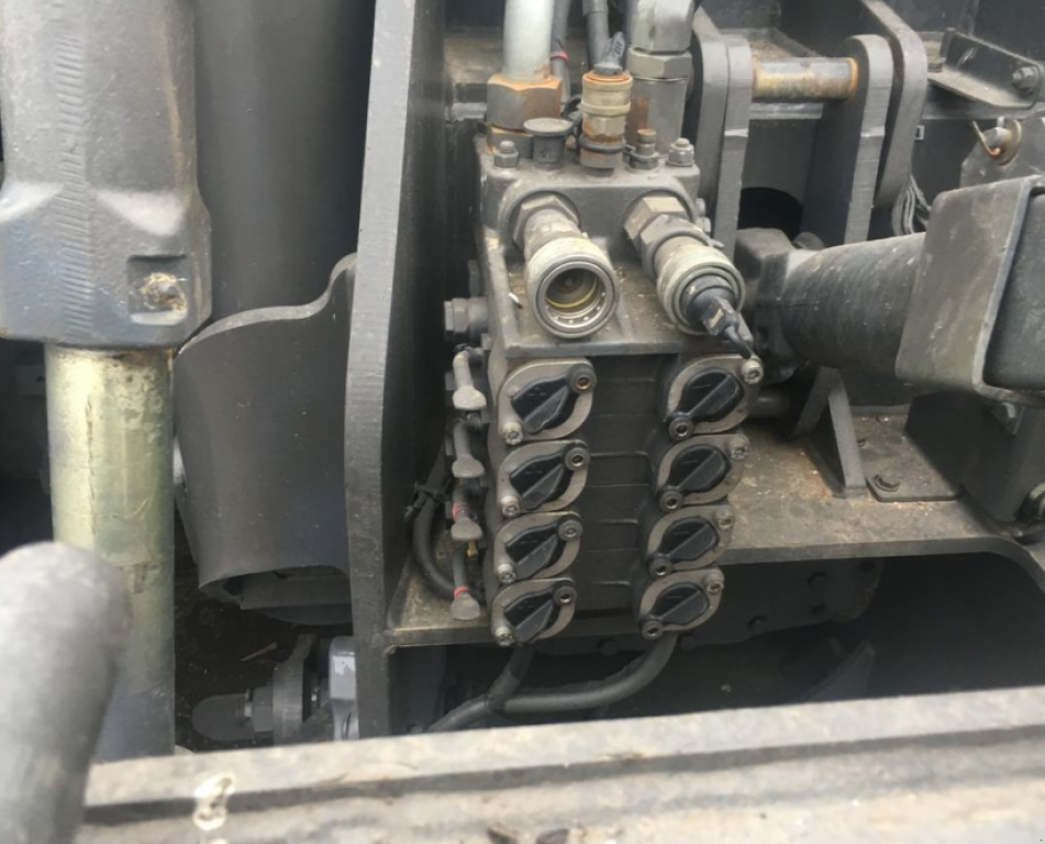 Raupentraktor des Typs CHALLENGER MT865, Neumaschine in Теплик (Bild 8)