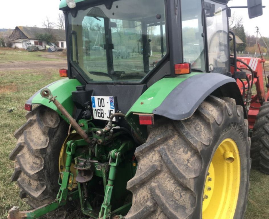 Oldtimer-Traktor des Typs John Deere 5510,  in Теплик (Bild 2)