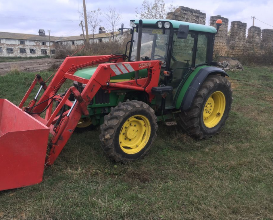 Oldtimer-Traktor des Typs John Deere 5510,  in Теплик (Bild 1)