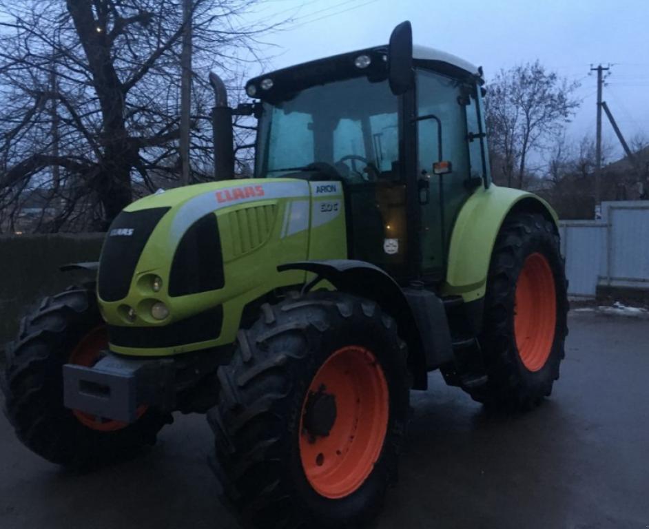 Oldtimer-Traktor des Typs CLAAS Arion 610, Neumaschine in Теплик (Bild 2)